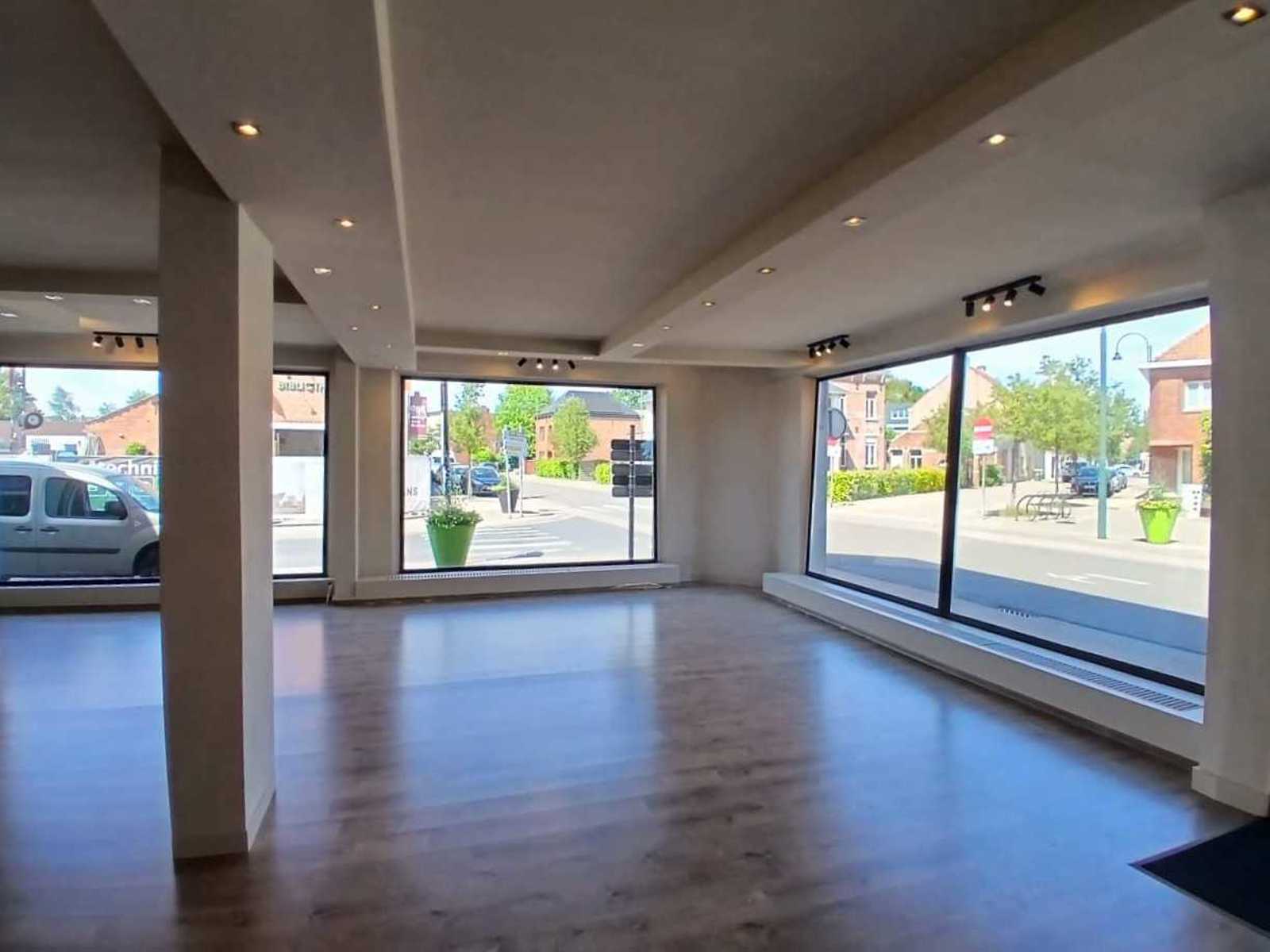 Commercieel hoekpand met veel lichtinval en een oppervlakte van 115m². - foto 4