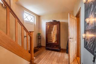 Bijzonder stijlvol afgewerkte en ruime villa, met weiland gelegen in een oase van rust. Deze woning combineert de charme en karakteristieke...