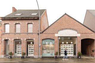 Op zoek naar een eigendom waar wonen en werken perfect te combineren zijn? (extra foto's op website AX-Quality.be). Ontdek deze uitstekende...