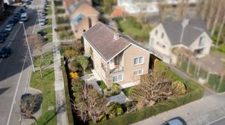 Deze verrassend ruime en zéér stevig gebouwde woning is uiterst goed gelegen in het geliefde Kristus-Koning, het is er super rustig en toch mega...