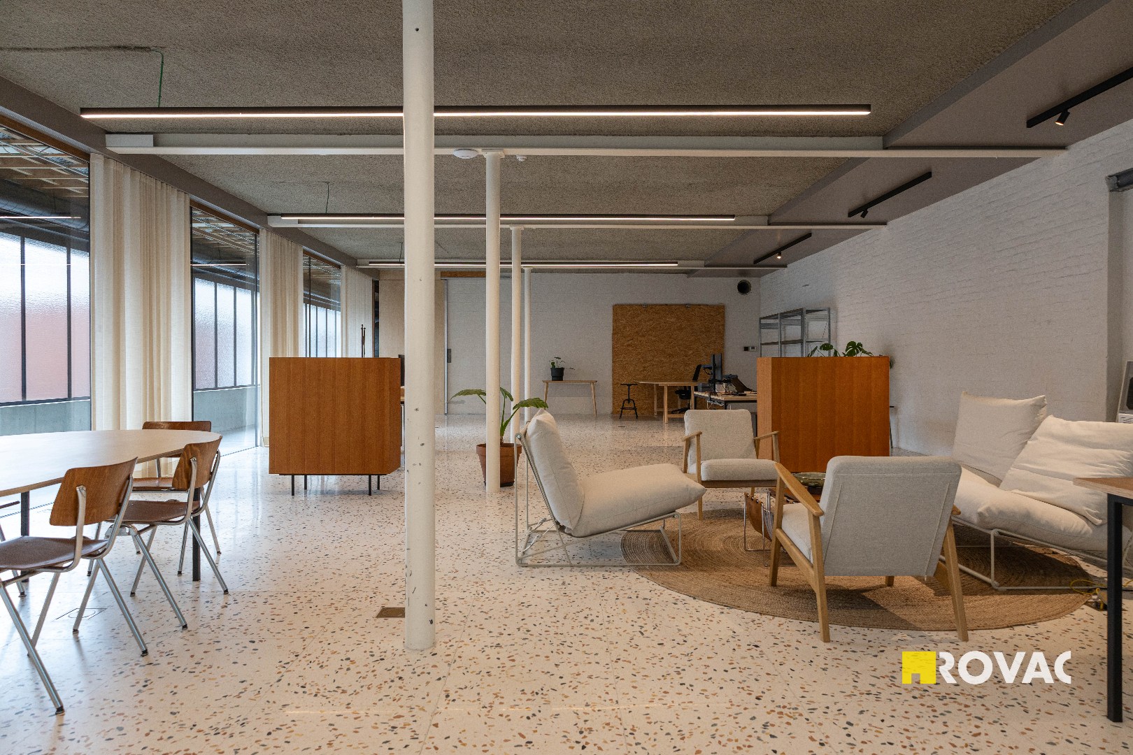 Stijlvolle en instapklare kantoorruimtes met binnentuin in centrum Izegem - foto 5