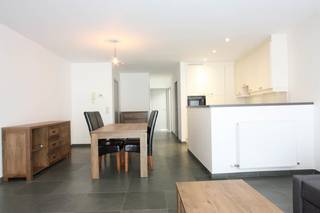 Appartement met 1 slaapkamer in aangename woonstraat, gelegen op de 2de verdieping. Woonkamer met open keuken, berging, apart toilet, badkamer...