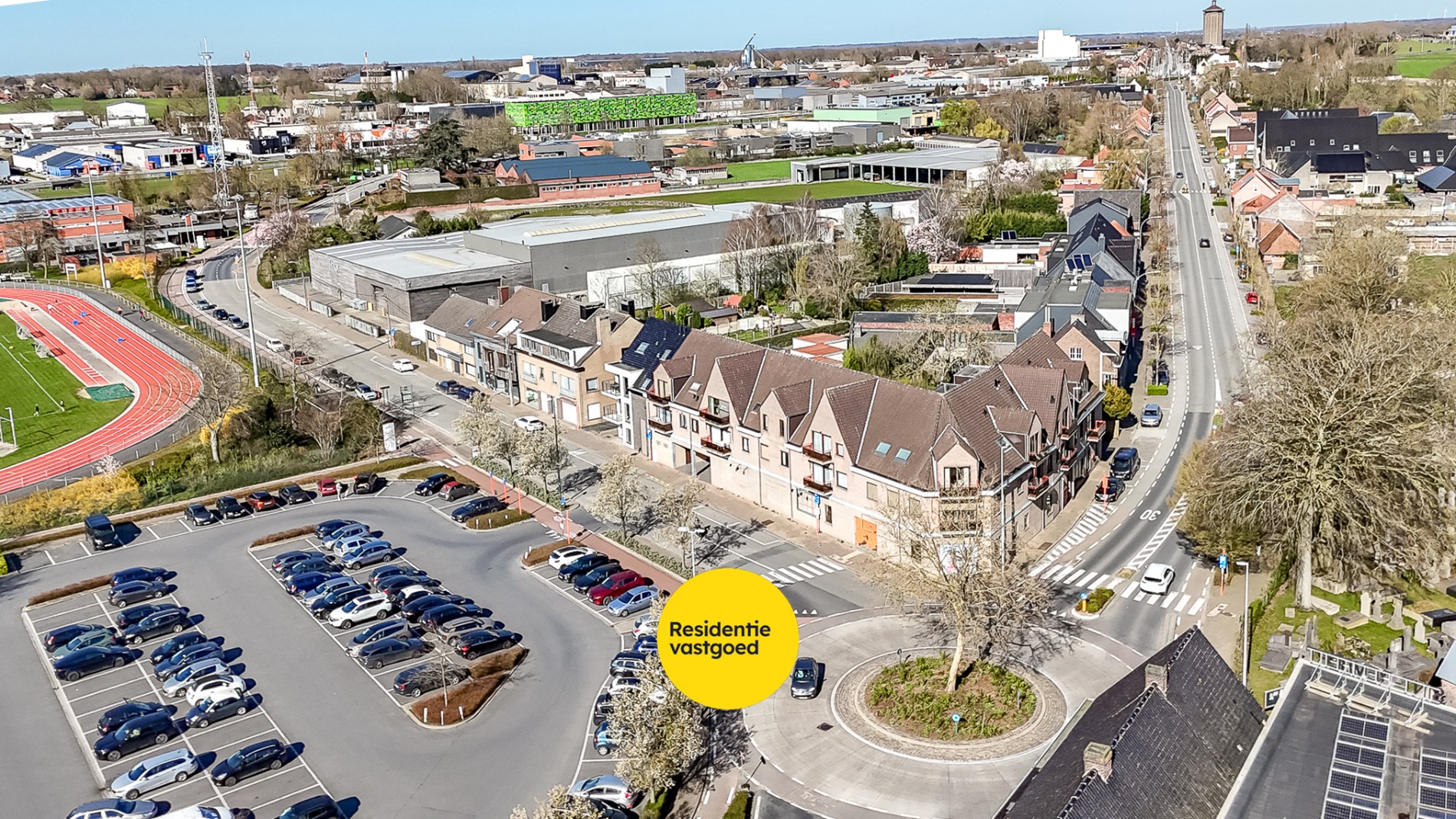Te huur: Ruim handelspand met uitstekende visibiliteit in het centrum van Torhout - foto 1