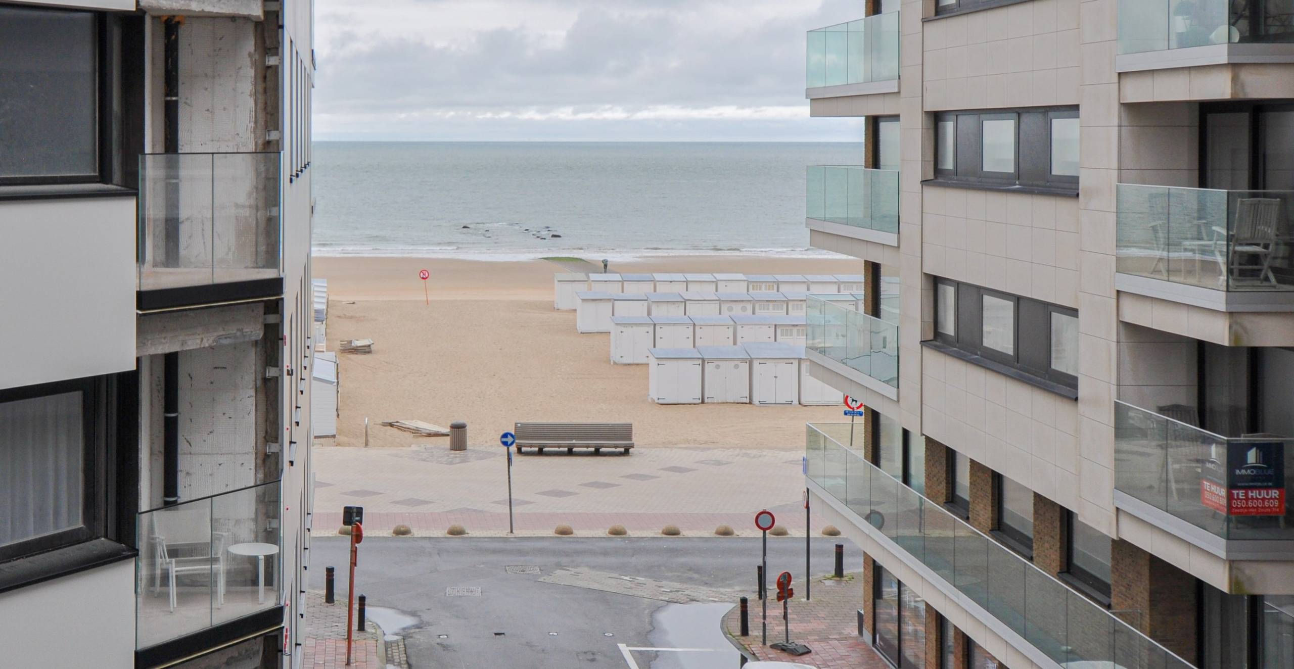 Volledig gerenoveerd appartement met een mooi zijdelings zeezicht gelegen in het Zoute. - foto 2