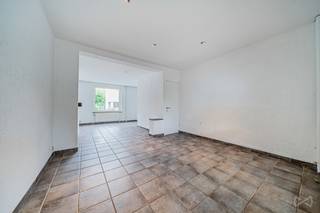 Gelegen op de hoogten van Jupille, in een rustige en residentiële wijk, biedt deze woning een aangename leefomgeving dicht bij voorzieningen...
