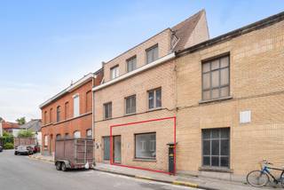 Ben je op zoek naar een gelijkvloers appartement met een bewoonbare oppervlakte van maar liefst 152 m² en een private tuin van 60 m²? Zoek...