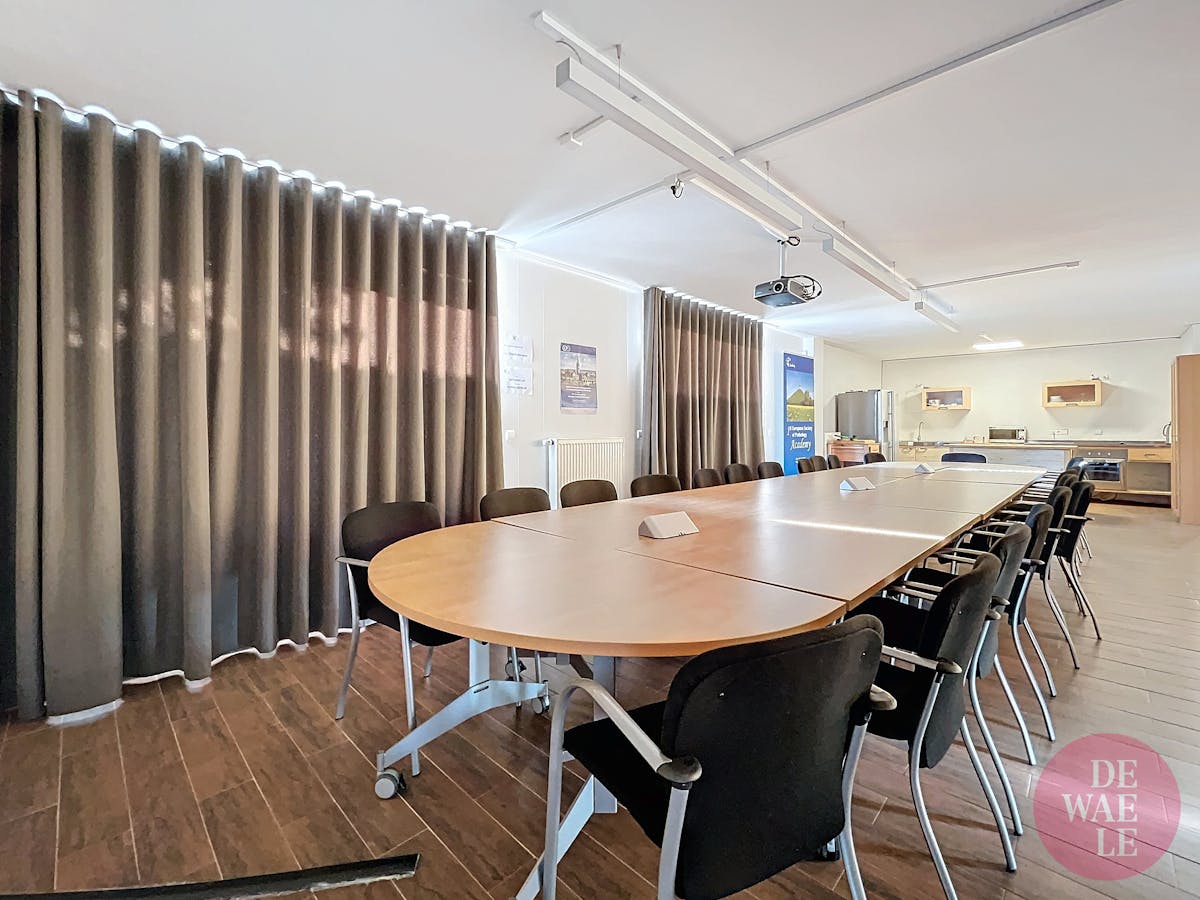 Bara Square | Bright 175m² office + garden - photo 4