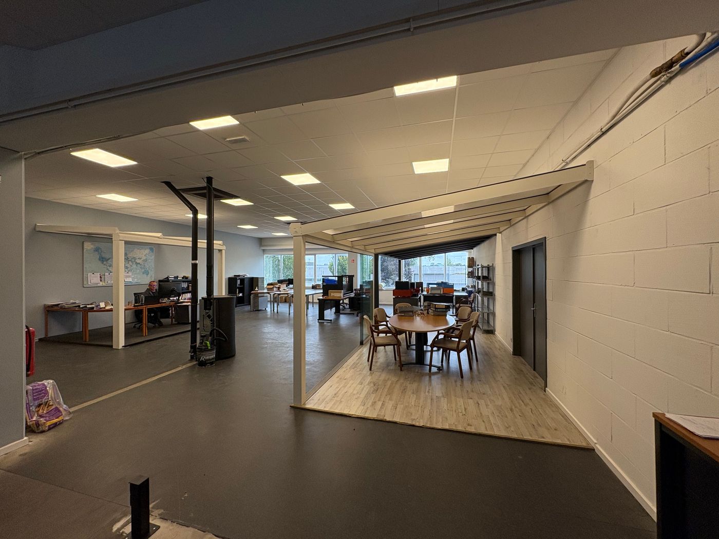 Uitstekend bereikbaar magazijn met rolbrug & kantoor vlakbij E17 Zele/Lokeren - photo 4