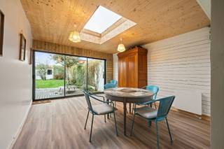 - Ideal location in Mesen: Daalstraat 6<br />- Bright living space<br />- Equipped kitchen<br />- Dining area with large windows<br />- Bathroom with walk-in shower and double sink<br />- 2 spacious bedrooms<br />- Nice, southwest-facing garden with terrace and garden shed<br />- EPC: 310 kWh/m²/year, UC: 3736042, no renovation obligation applicable<br />- Asking price: €219,000