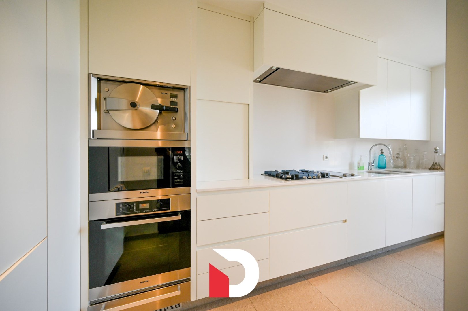 Lichtrijk appartement met garage - foto 4