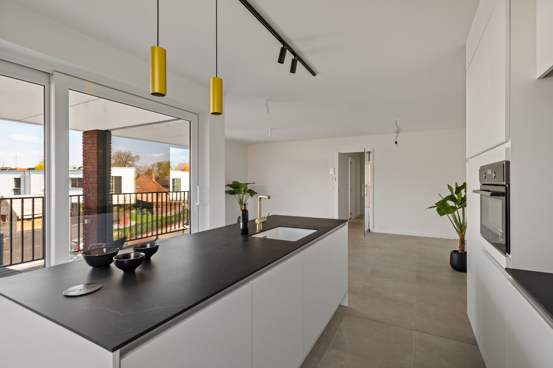 Spiksplinternieuw appartement op een toplocatie mét terras! - foto 1