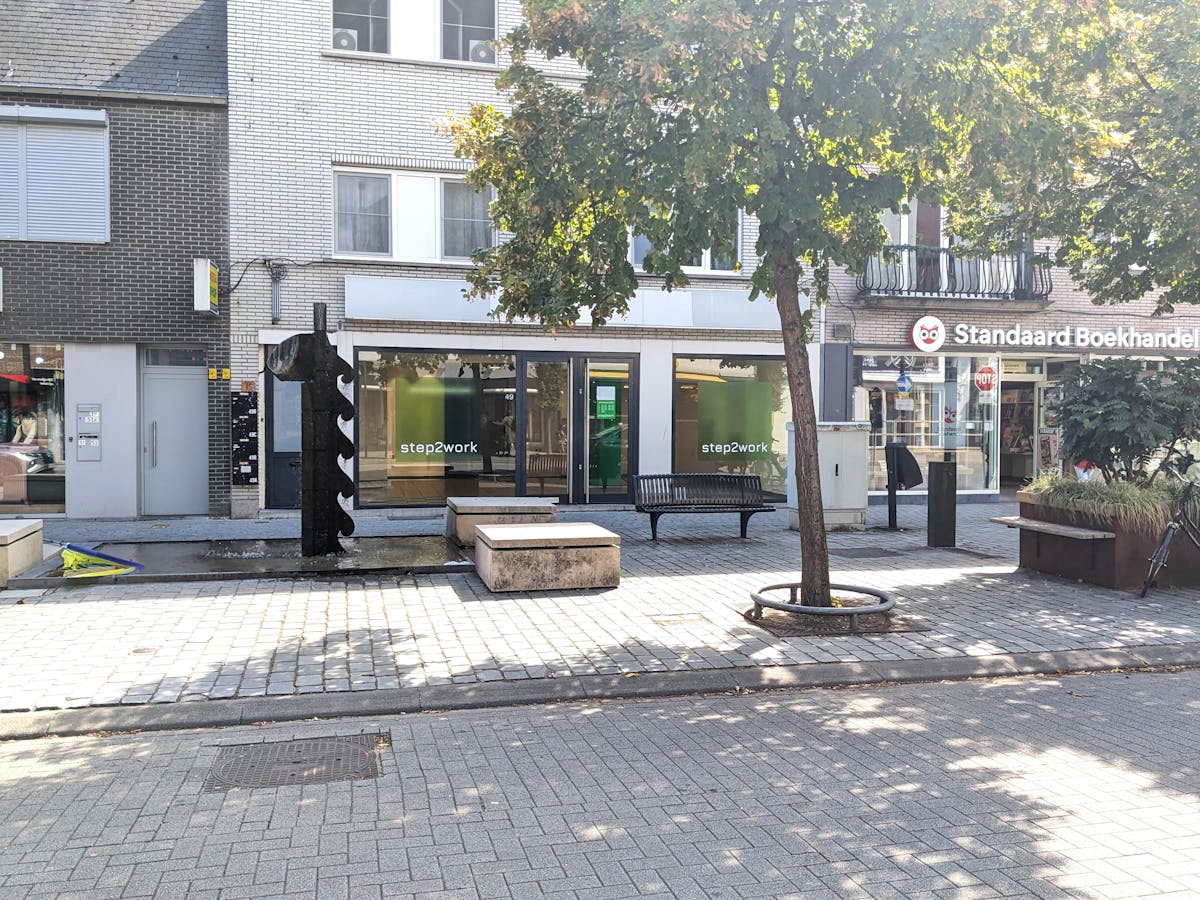 commercial building/office in the Geel shopping center for rent - photo 2