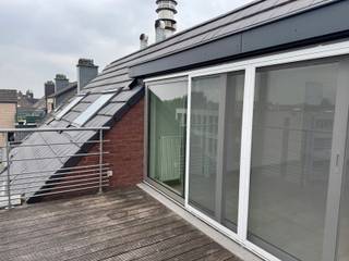 Ce penthouse avec beaucoup de lumière et terrasse est situé dans le centre de Ninove.Il est situé au 5ème étage et se compose d'un beau séjour avec...