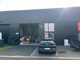 This high-quality SME unit of approximately 180 sqm is ideally located in Melsbroek and is perfectly suited for storage or artisanal activities...
