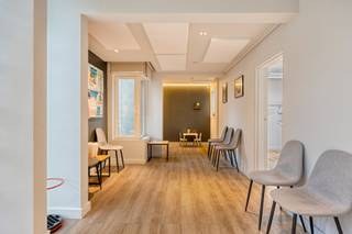 Op een uitstekende, goed bereikbare locatie in Heusden (Destelbergen) bieden wij een instapklare praktijkruimte en/of kantoorruimte te huur aan...