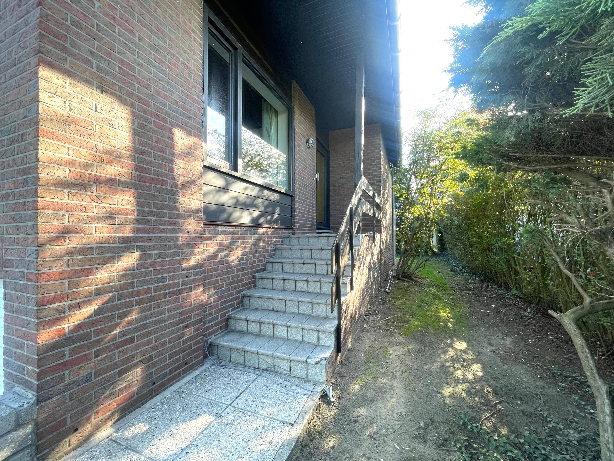 Villa met 3 slaapkamers, tuin en 3 garages te Menen - foto 2