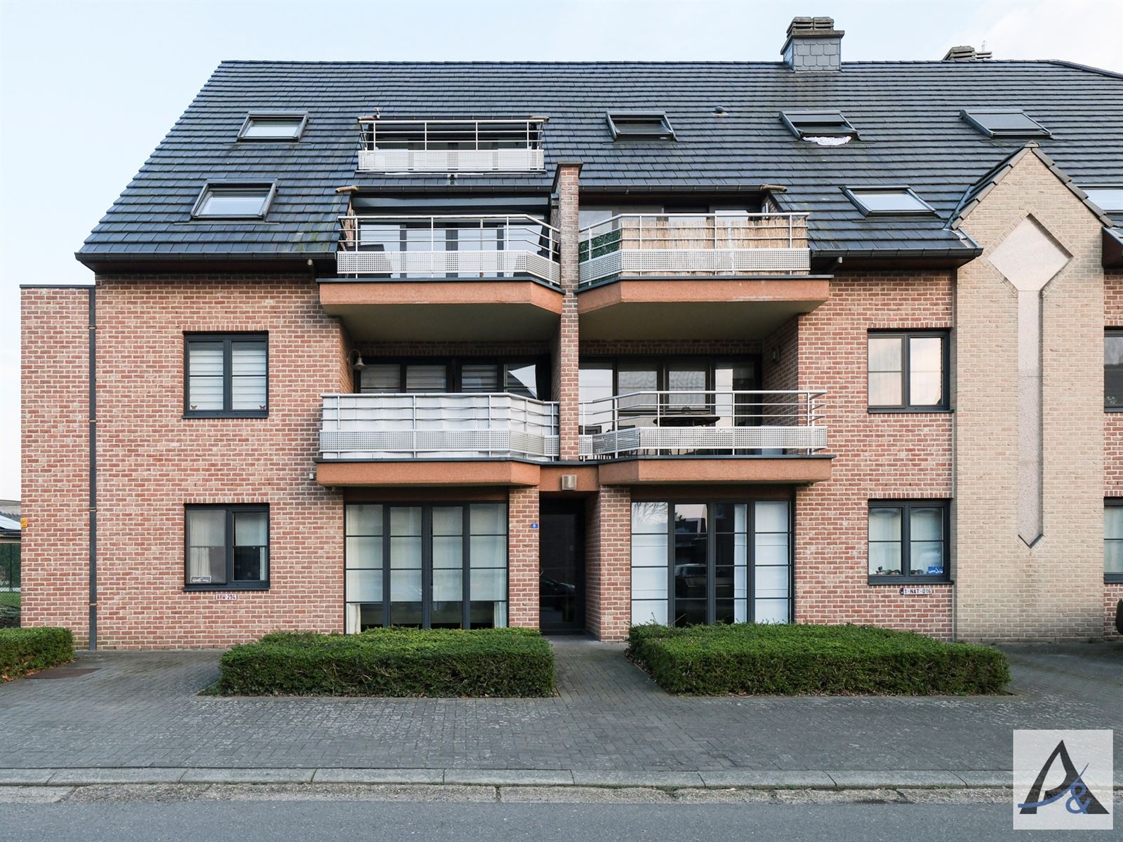 Ruim Gelijkvloers Appartement van 107 m² met twee autostaanplaatsen - foto 2