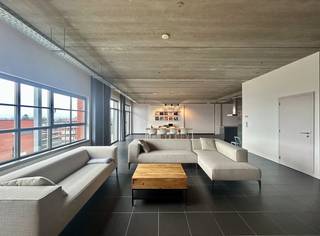 Deze unieke loft in prachtige industriële stijl is gelegen op de gegeerde Persilsite in Herent, een bijzondere woonomgeving waar karakter, rust...