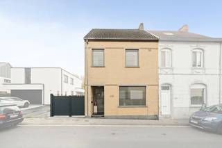 Cherchez-vous une maison clé en main avec 3 chambres?Cette maison entièrement rénovée (rénovée en 2008) allie confort à une finition économe en...