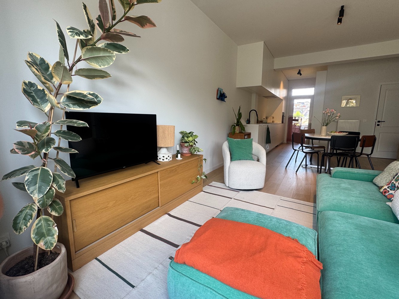 Gerenoveerd 2-slaapkamerappartement met terras en ochtendzon in Borgerhout - foto 4
