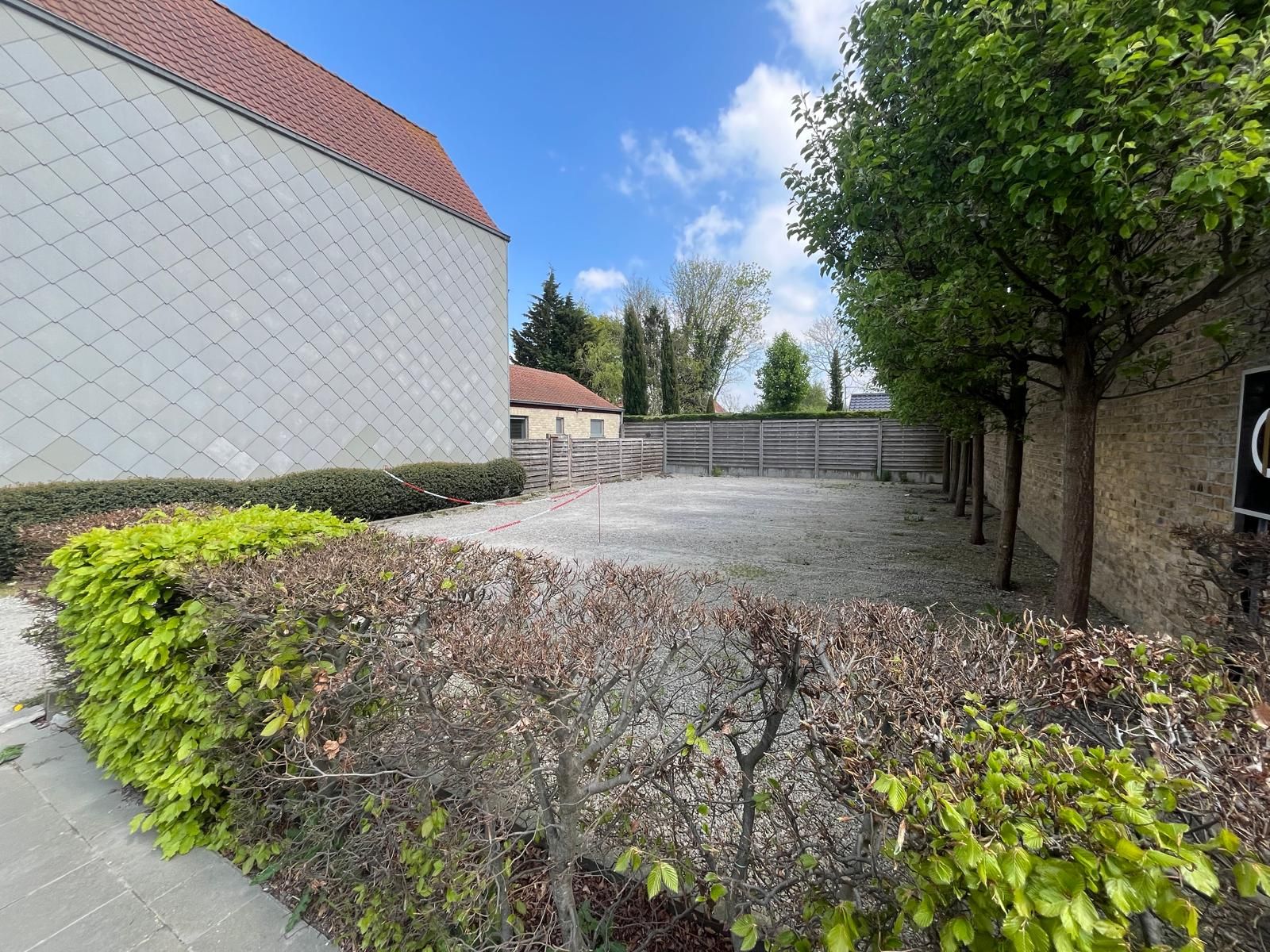 3 autostaanplaatsen in het centrum van Diksmuide te huur - foto 5