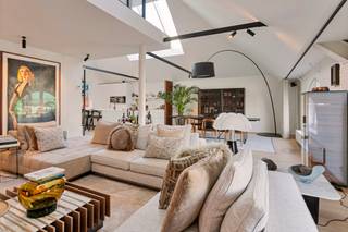 Royale loft gelegen aan 't Eilandje met een schitterend uitzicht over de Jachthaven en het MAS.Via een beveiligde deur heeft men toegang tot de...