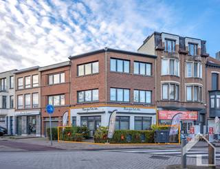 Immeuble de rapport bien situé avec un local commercial et deux appartements, rendement stable jusqu'à 6 %Cet immeuble de rendement bien entretenu et...