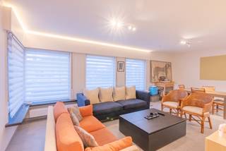 Recent gerenoveerde woning met 3 slaapkamers, een inpandige garage en een mooie tuin rondom het huis. Gunstig EPC label B.Indeling: bij binnenkomst...