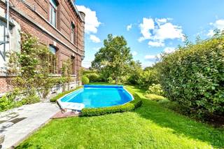 VILLA located in Houtaing with 5 bedrooms, driveway and GARDEN with trees and swimming pool. DESCRIPTION: entrance hall and staircase, large...