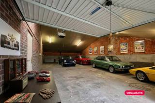 Tussen de uitgestrekte weides in het landelijke Wuustwezel bevindt zich deze ruime en functionele opslagplaats, die te huur wordt aangeboden...