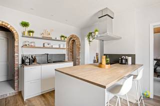 Deze charmante woning ligt op wandelafstand van het station van Londerzeel, met alle voorzieningen dichtbij. Via de inkomhal komt u in de...