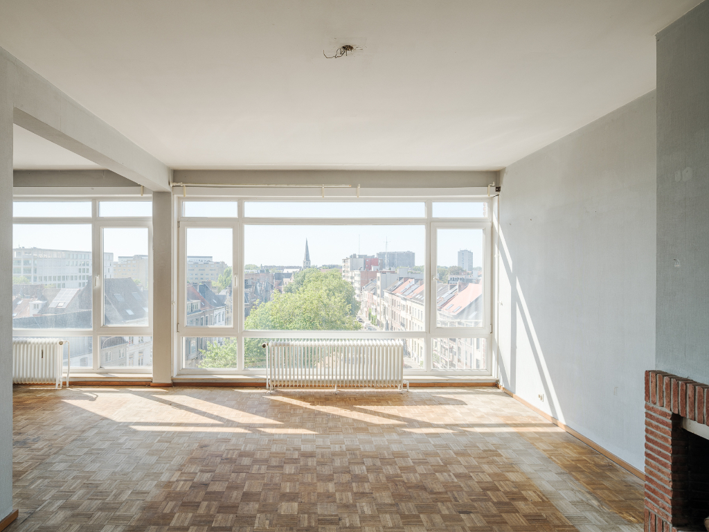 Appartement met panoramisch stadszicht op toplocatie nabij de Coupure - foto 1