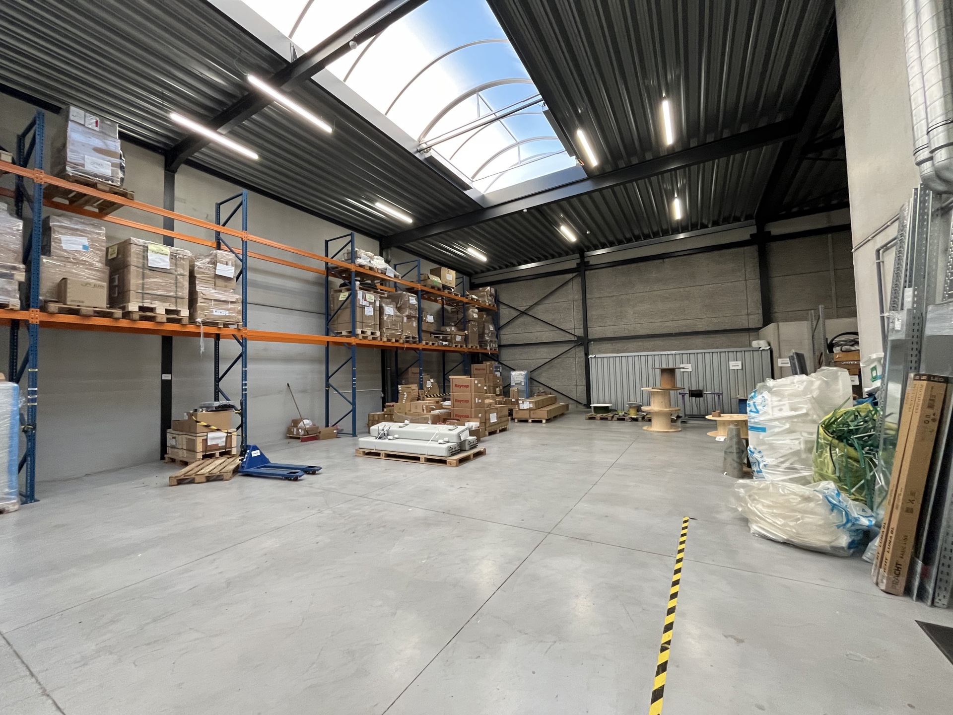 Commercial for rent in Boom - photo 5