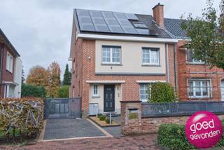 WONING BIJZONDER GESCHIKT voor VRIJE BEROEPEN - KINDERONTHAAL - KANGOEROEWONENRUIME HALFOPEN PRAKTIJKWONING met 4 SLAAPKAMERS en maar liefst 3...