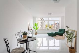 Gelegen op een toplocatie voor wie mobiliteit belangrijk is: openbaar vervoer (tram, bus, trein en de Antwerpse Velo’s) bevindt zich op...