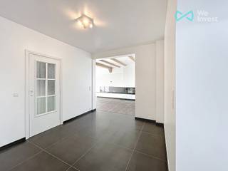 Cette maison est située dans un quartier agréable de Wemmel et a été entièrement rénovée dans un très beau style.La maison se compose d'un hall...