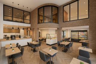 UNIEK gelegen CASCO HANDELSPAND (winkel/kantoor), naast de OLV-kerk en op een boogscheut van de Grote Markt, de verlaagde Leieboorden en het...