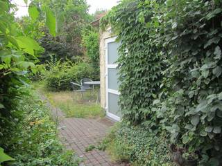 Deze vrijstaande bel-etagewoning met tuin en twee autostaanplaatsen is onmiddellijk beschikbaar voor verhuur en biedt een comfortabele en...