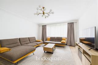 GANSHOREN - Discover this beautiful two-bedroom apartment, ideally located in the immediate vicinity of Jette and Place Miroir.Enjoy a...