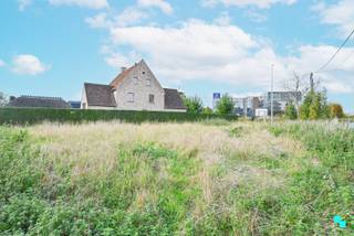 Deze bouwgrond is gelegen op een perceel van 907 m² en bevindt zich op een gunstige locatie tussen Desselgem en Waregem. Het perceel is geschikt...