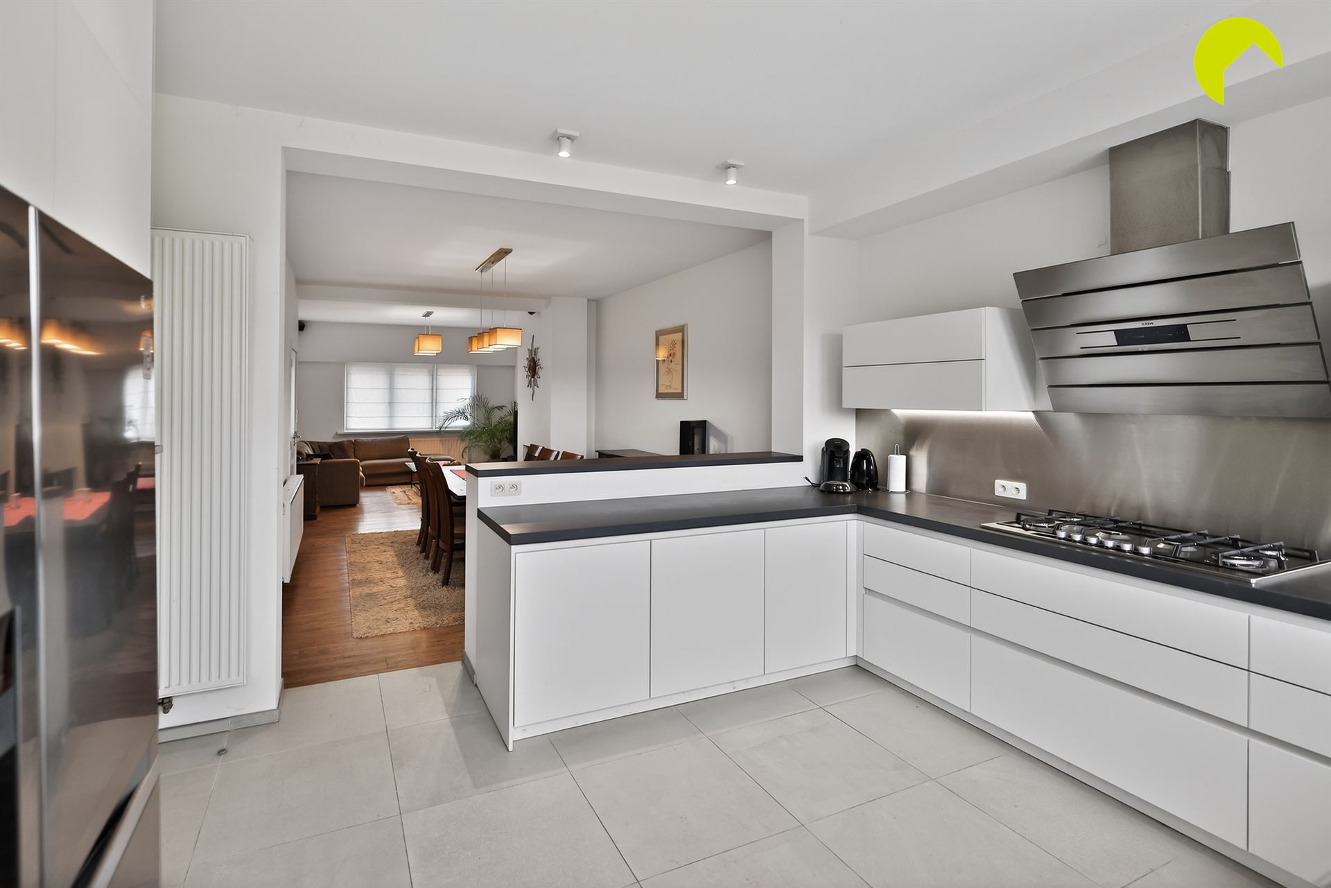 Deels gerenoveerde woning met tuin! - foto 5