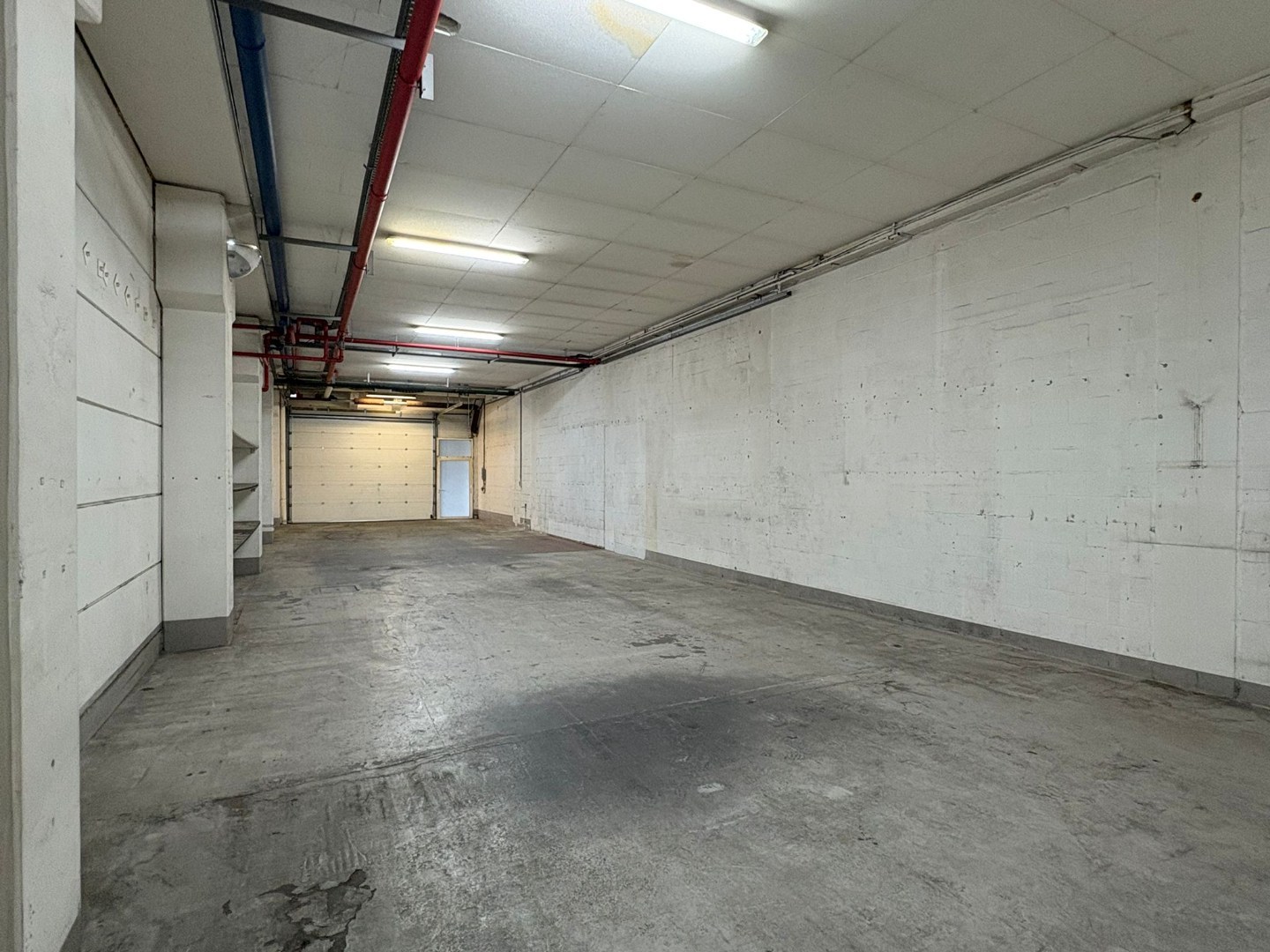 Bedrijfshal / opslagloods van +- 180m² ! - foto 3