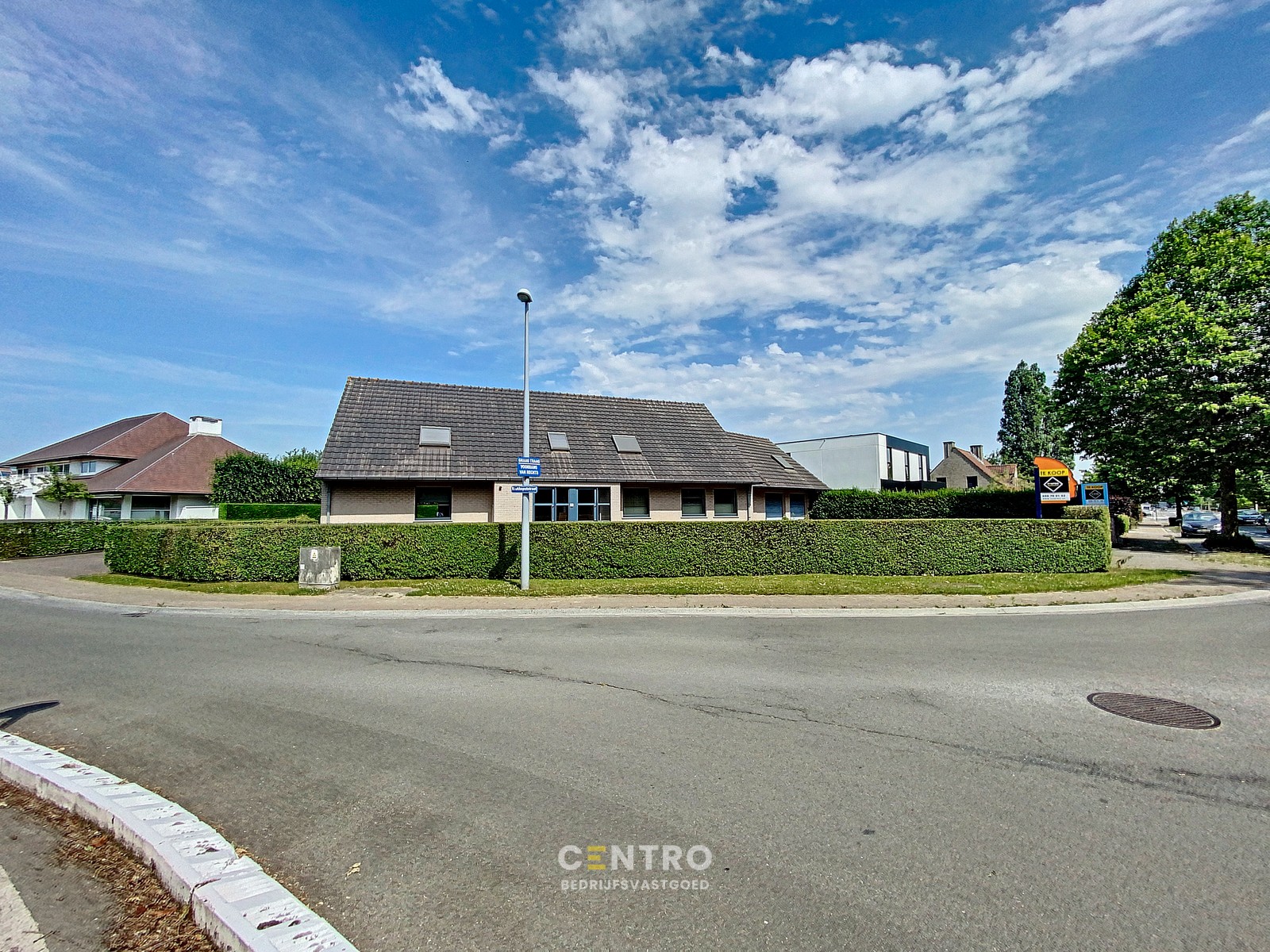 Ruim (430m²), multifunctioneel pand (bewoning, kantoor, praktijk, horeca, ...)  op ZICHTLOCATIE langs invalsweg Roeselare (vlakbij de ring R32). - photo 5