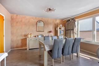 Te koop: ruim te renoveren appartement in Mechelen-Zuid, gelegen in de rustige Leliestraat op de stadsrand.Dit appartement van 97 m² bevindt zich in...