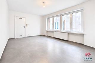 SITUATION DU BIEN * Bien situé Place Albert 1er à Thuin, en plein coeur du centre-ville. * Environnement urbain et touristique, à proximité immédiate...