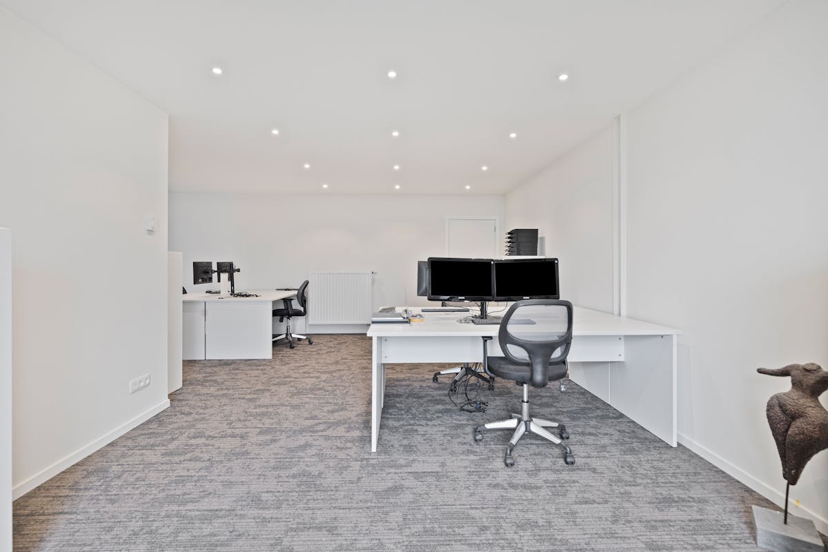 Kantoor van ca. 85m² met diensten in Intraxie te Rumbeke - foto 3