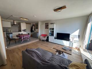 Immo Pické biedt U deze lichtrijke studio aan, gelegen op de vijfde verdieping van een gebouw met lift, in het hart van het complex “Les Venelles”...