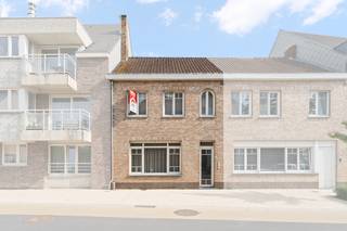 Koksijde Dorp: Gezellig te renoveren rijwoning centraal gelegen. &quot;Deze centraal gelegen woning is een absolute opportuniteit voor wie op zoek is...