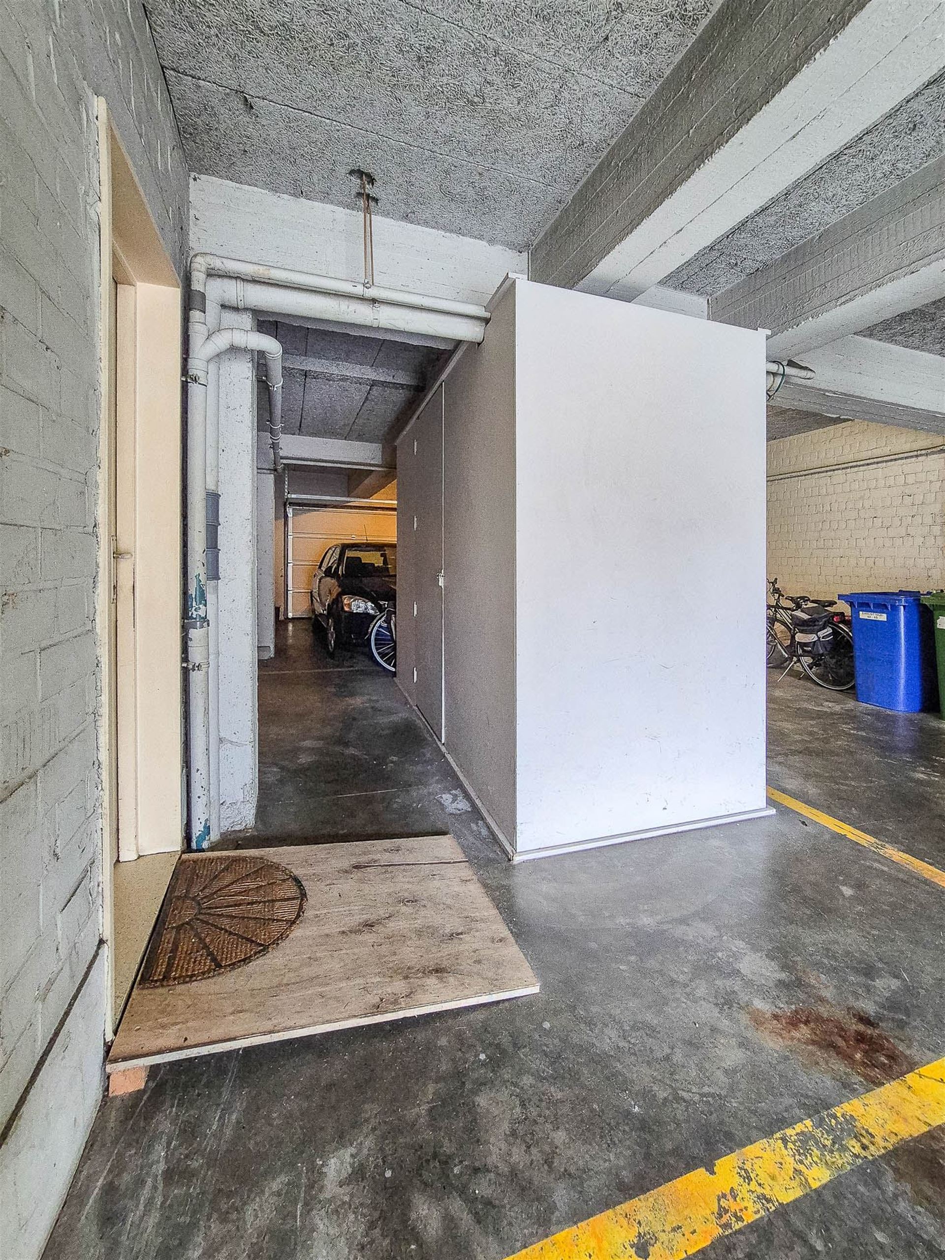 2 achter elkaar gelegen autostaanplaatsen. - foto 4