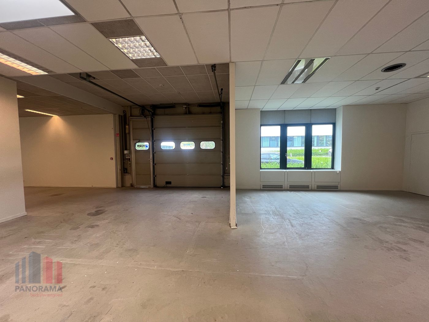 244 m² kwalitatief kantoor met 241 m² opslag in de zone Gosset - foto 3